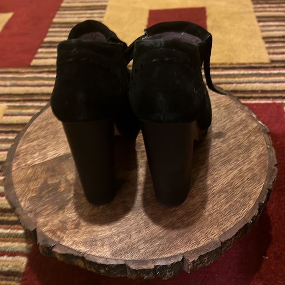 Never been worn suede fringe bootie. Size 8.5 6 inch heel. - Picture 4 of 4